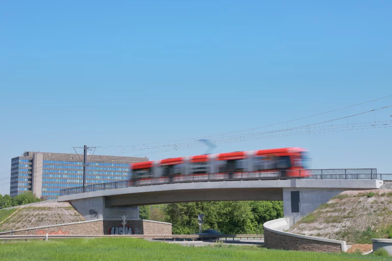 Straßenbahn Brücke Mainz